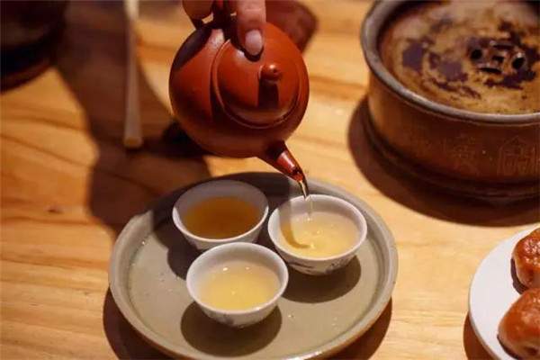 如何选择适合自己的茶？喝什么茶能达到健康养生效果？