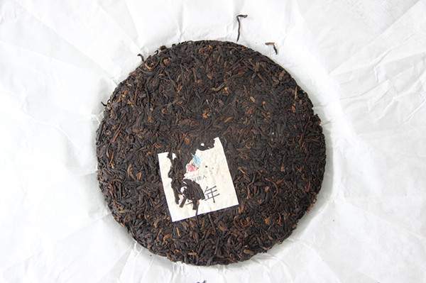 普洱茶饼怎么弄碎？茶饼怎么弄碎图解